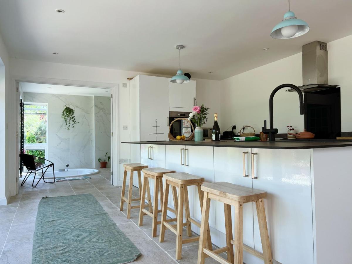 Shan Mu Inn Deluxe Hot-Tub Seaview Apartment Newlyn Exteriör bild